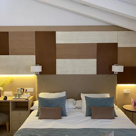 Plaza Hotel 3*